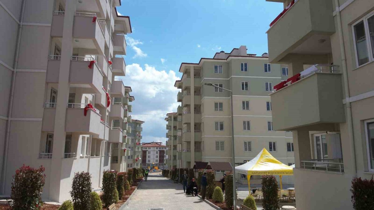 Gaziantep’te en az dört çocuklu ailelere kurasız konut müjdesi