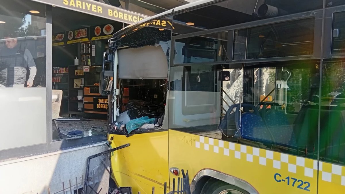 Üsküdar'da İETT otobüsü börekçiye girdi