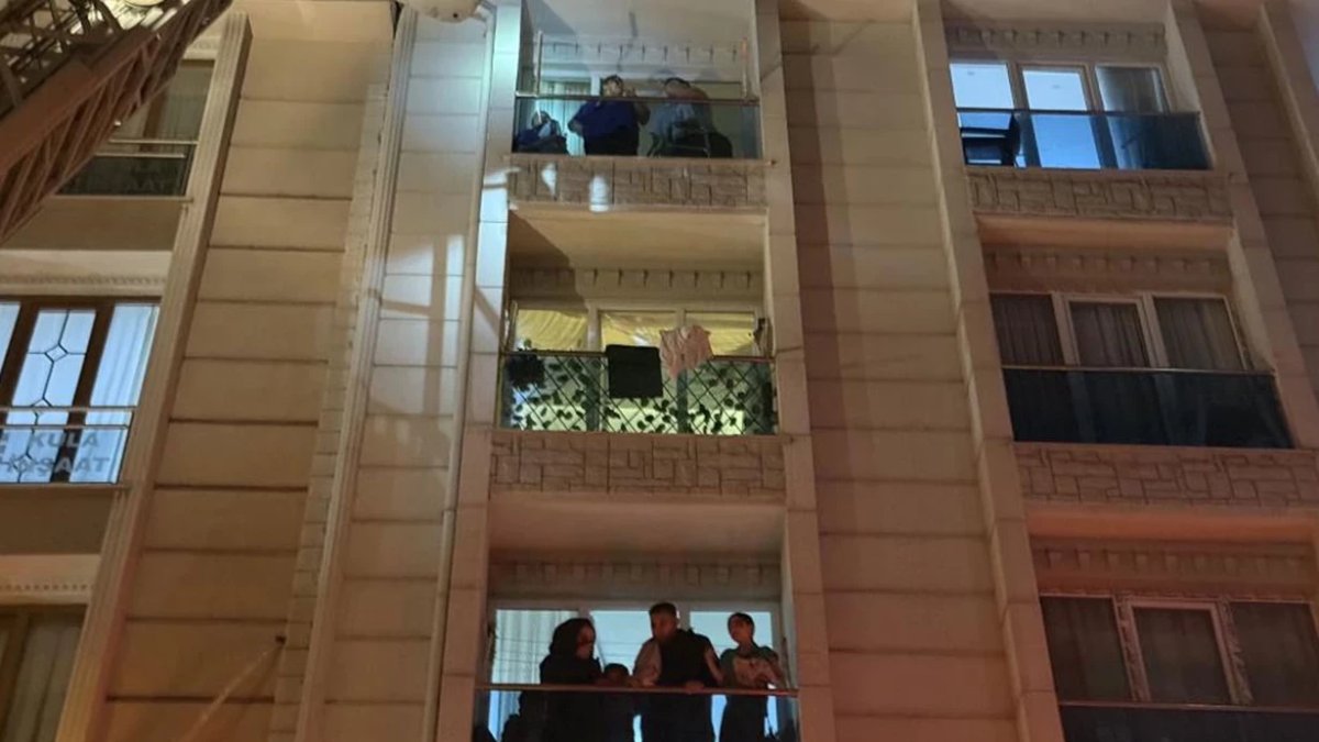 Esenyurt'ta 5 katlı apartmanda yangın: Bina tahliye edildi