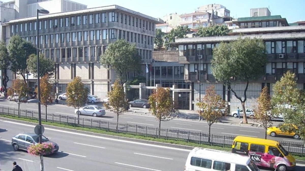 Unkapanı’ndaki eski SGK binası otel oluyor