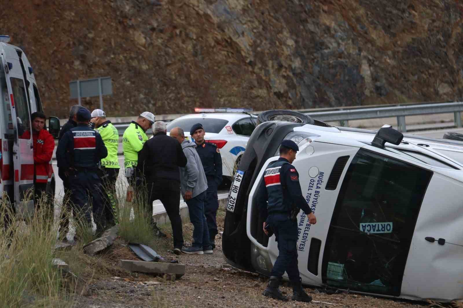 Muğla'da yolcu minibüsü devrildi: 7 yaralı