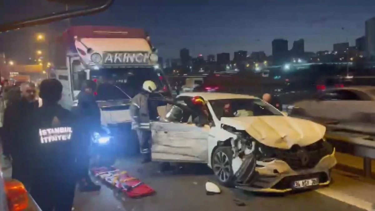 Bağcılar TEM Otoyolu'nda zincirleme kaza: Yaralılar var