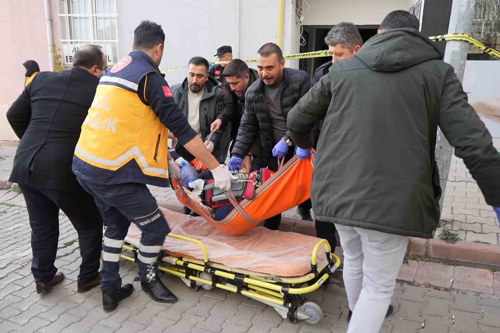 Kayınpeder dehşet saçtı: Gelinini yaraladı gelinin kardeşini öldürdü
