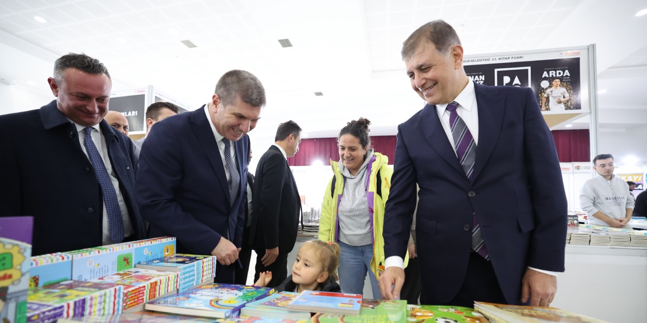 İzmir Büyükşehir Başkanı Tugay 13. Burdur Kitap Fuarı açılışına katıldı