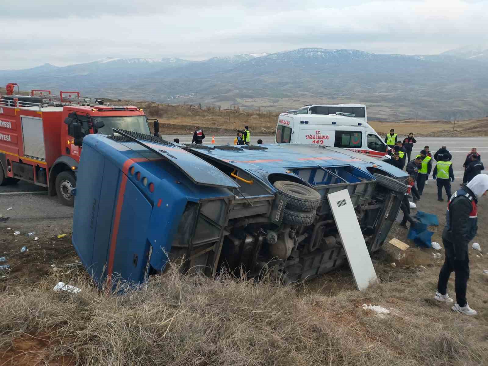 Cezaevi nakil aracı devrildi: 5 yaralı