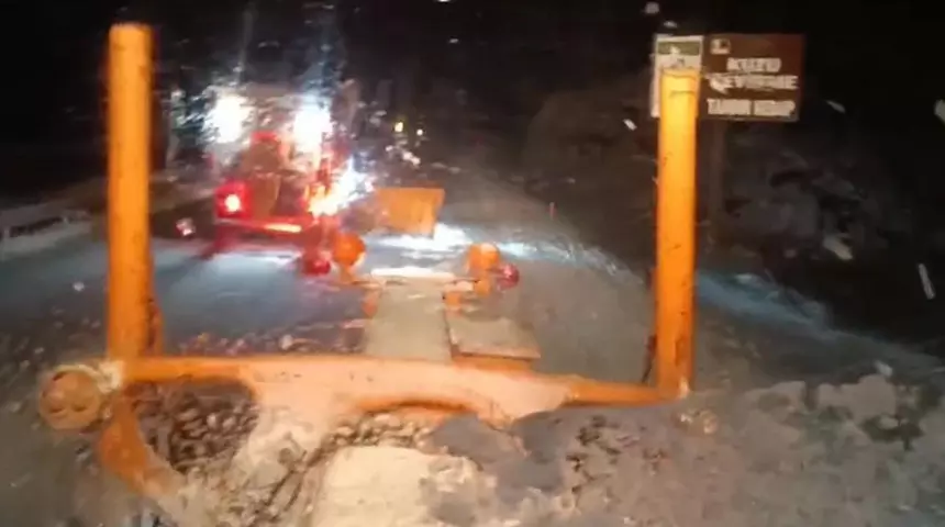 Antalya kara büründü! Her yer beyaza kaplandı