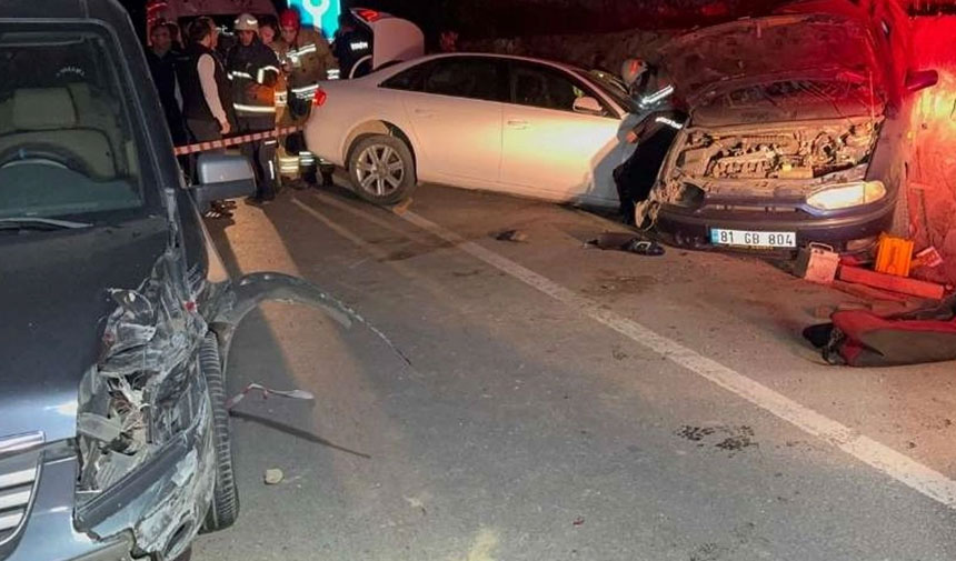 Düzce'de zincirleme trafik kazası: Ölü ve yaralılar var