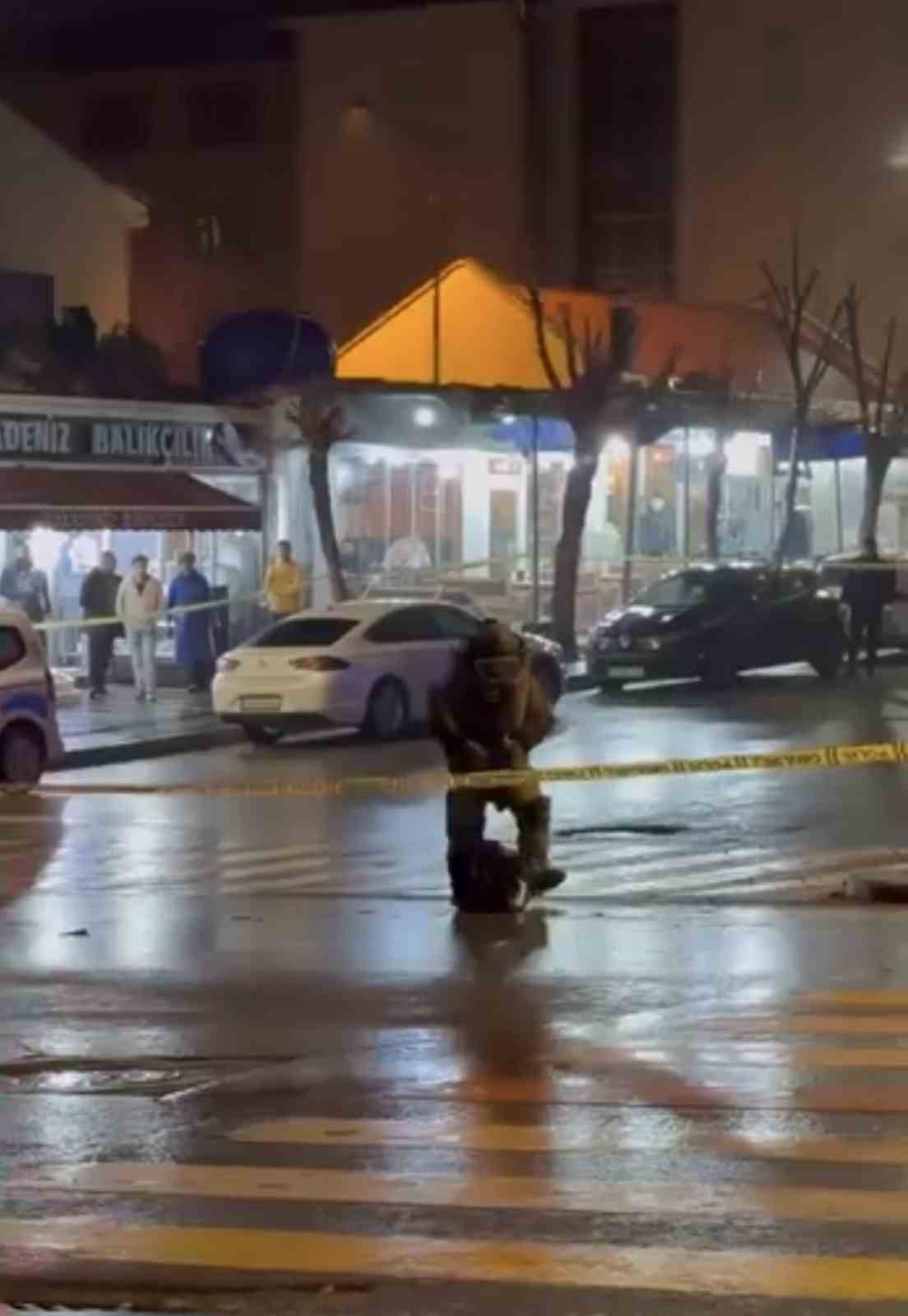 Şüpheli çanta fünye ile patlatıldı