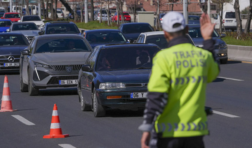 Bayram tatilinin ilk bilançosu: 9 kişi trafik kazasında hayatını kaybetti