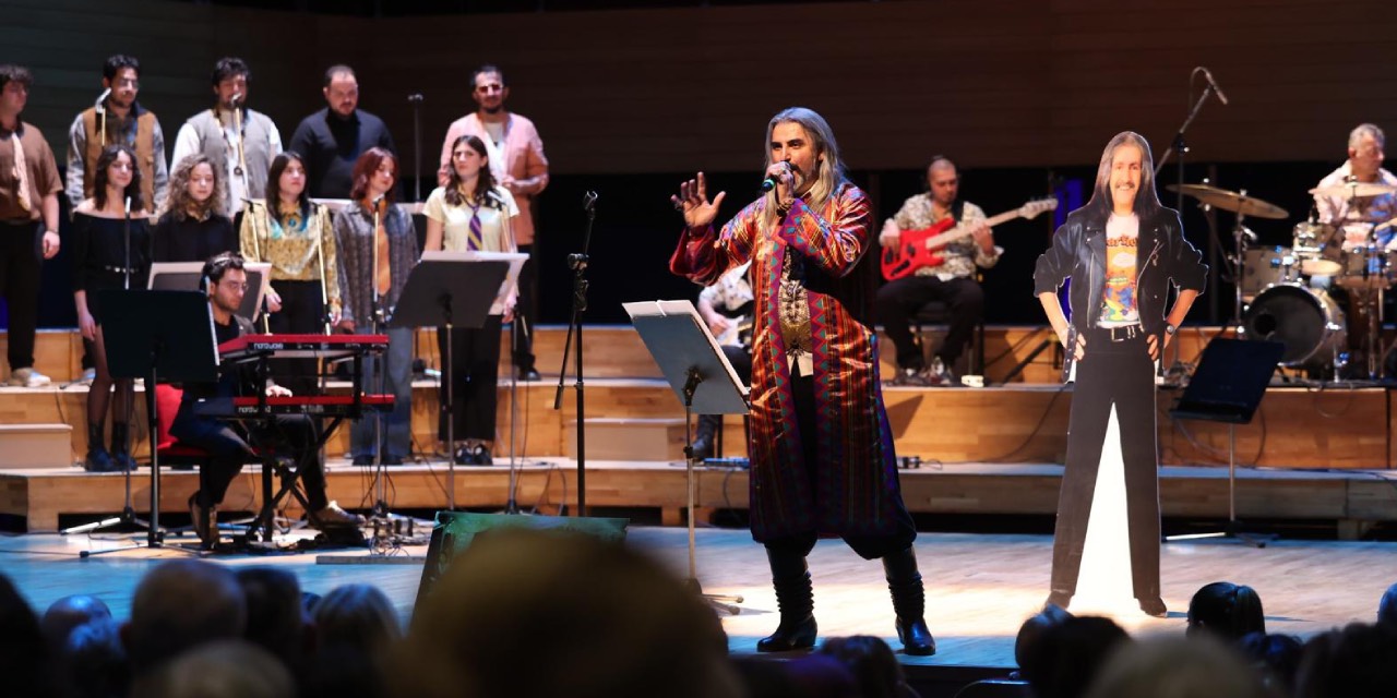 Barış Manço, İzmir’de düzenlenen konserle anıldı