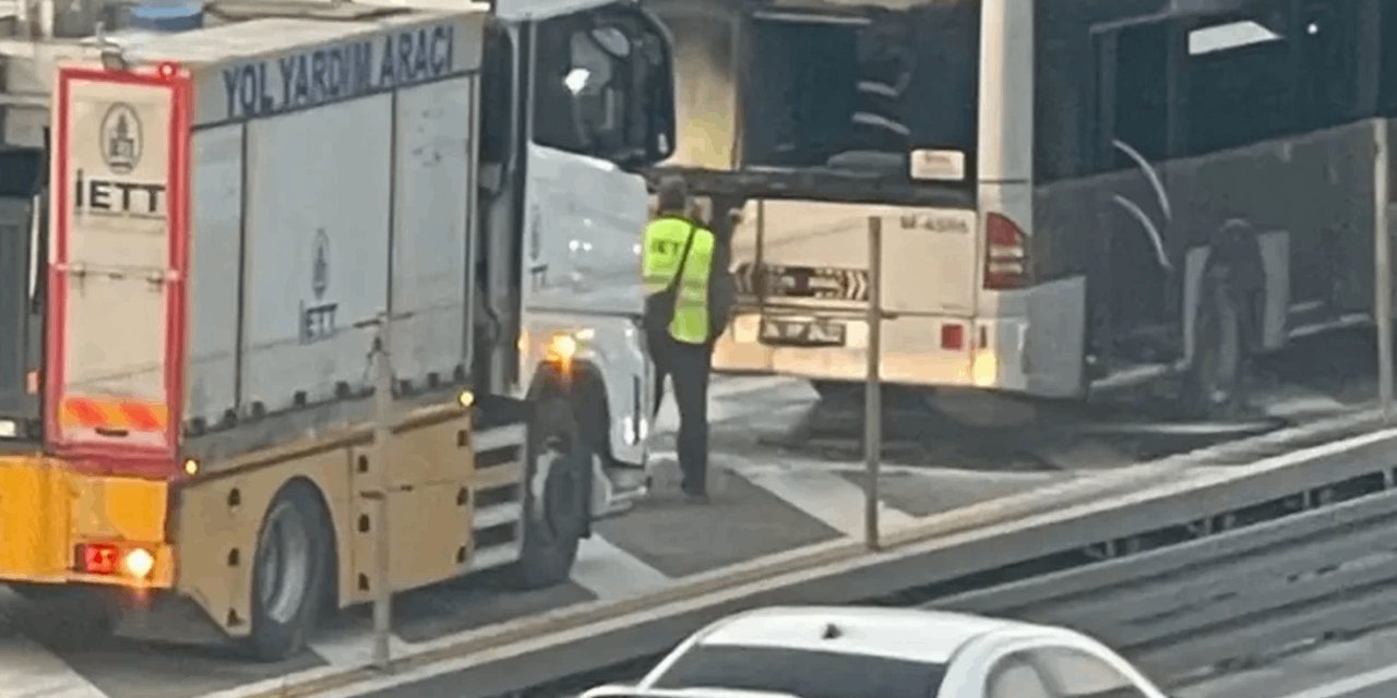 Florya’da metrobüste korku dolu anlar: Alevler bir anda yükseldi!