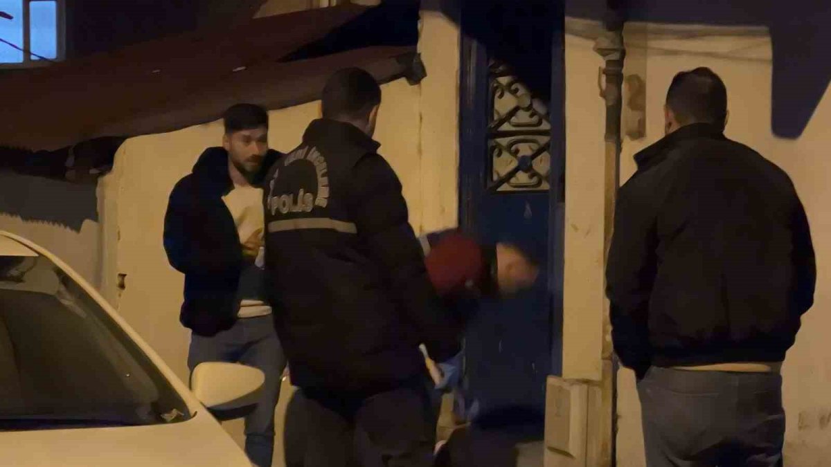 4 yaşındaki çocuk ve annesi darp edip ağızlarını bantladılar