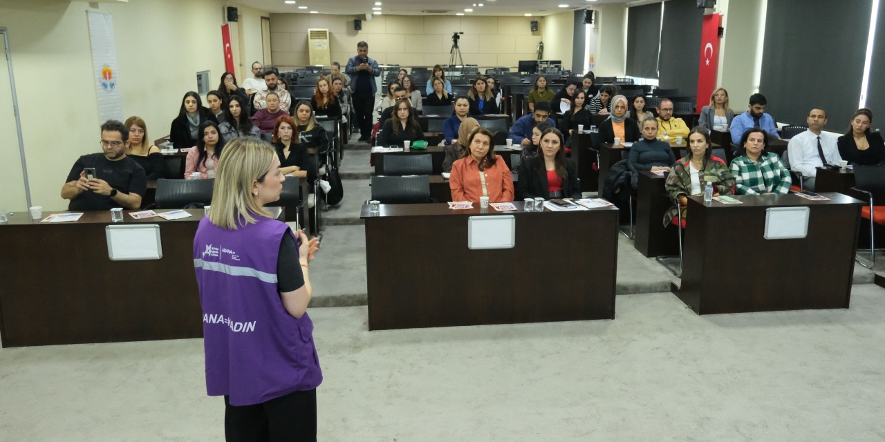 Adana Büyükşehir’den velilere yönelik eğitim