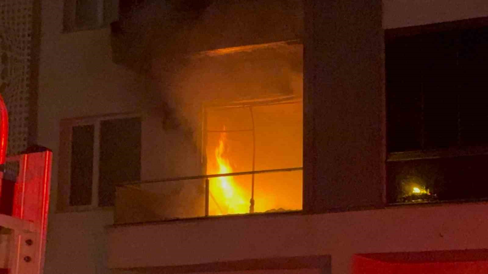 Ailesine kızdı evi ateşe verdi