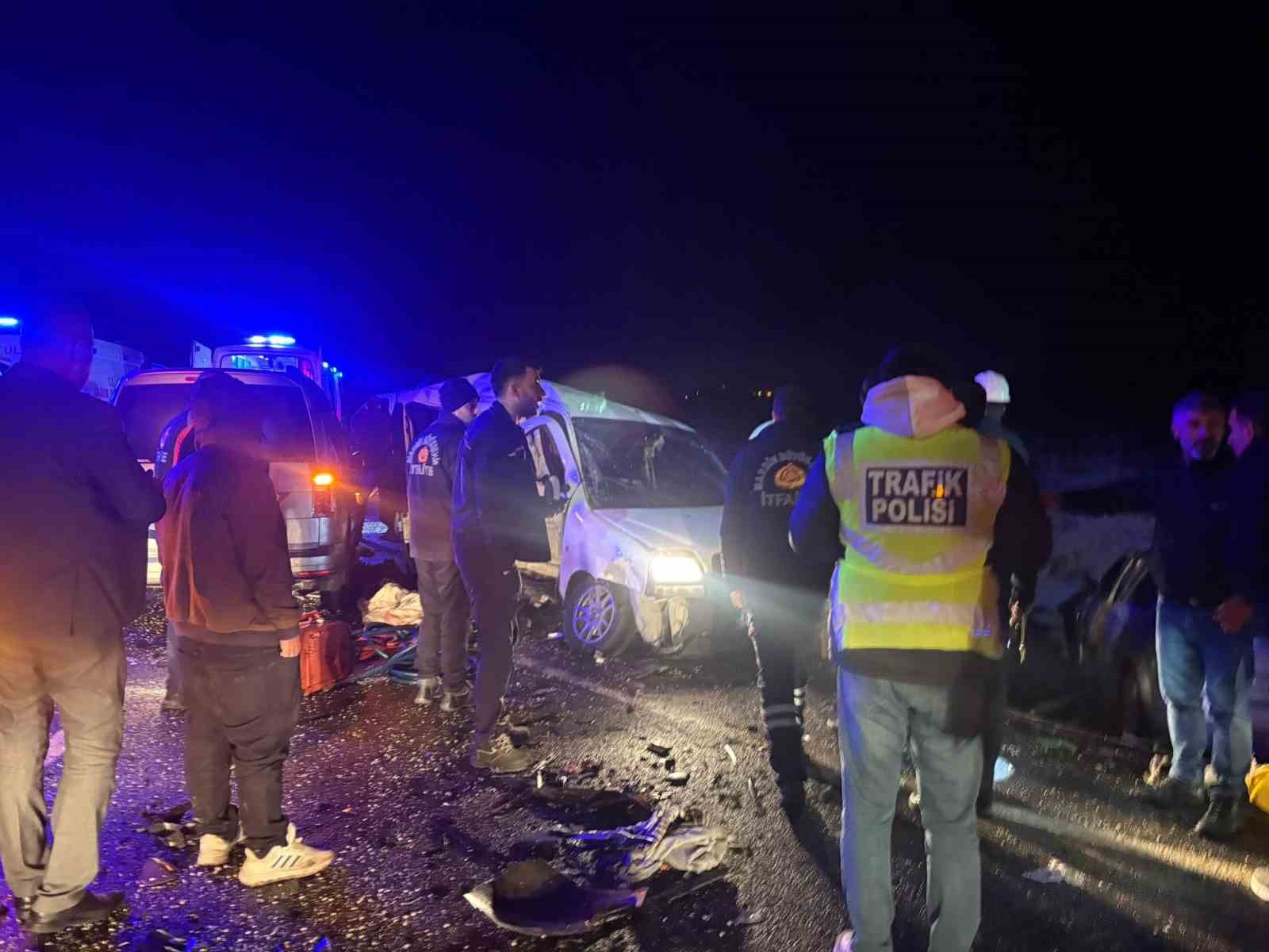 Mardin'de feci zincirleme kaza: 4 kişi hayatını kaybetti 6 yaralı