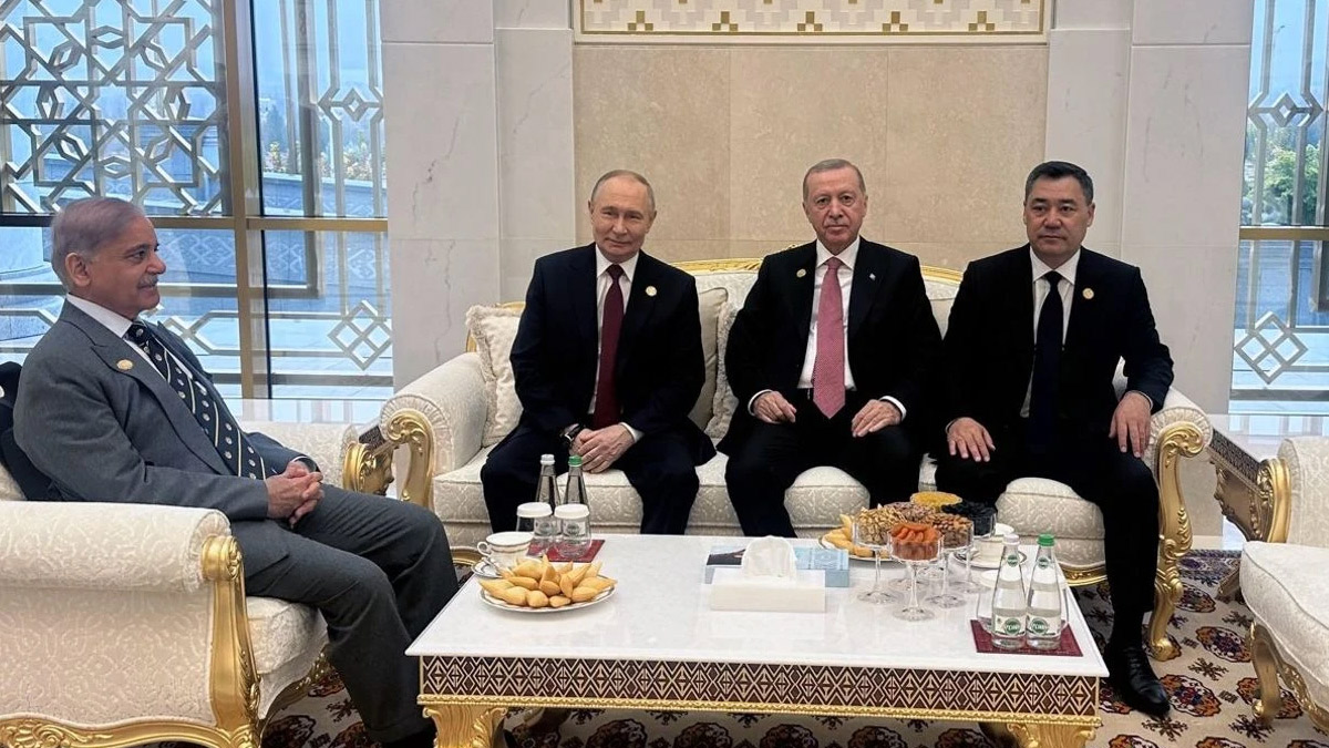 Türkmenistan’da diplomasi trafiği: Erdoğan Putin’le Aşkabat’ta görüştü
