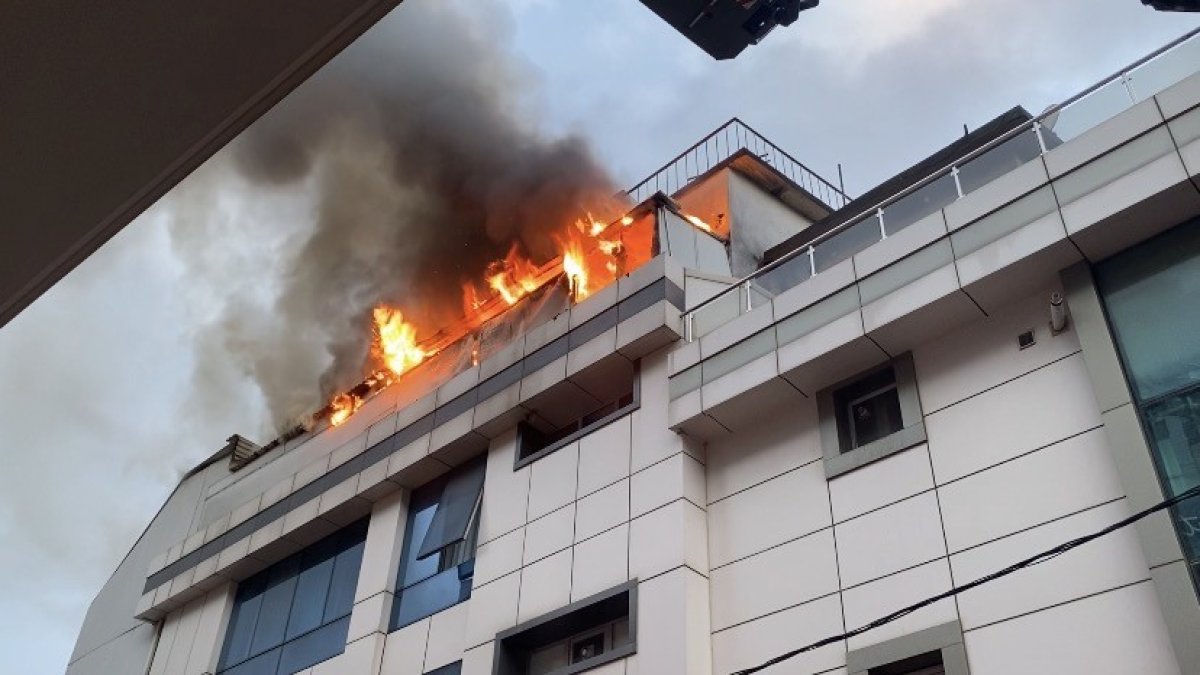 İstanbul Ataşehir'de bir otelde yangın