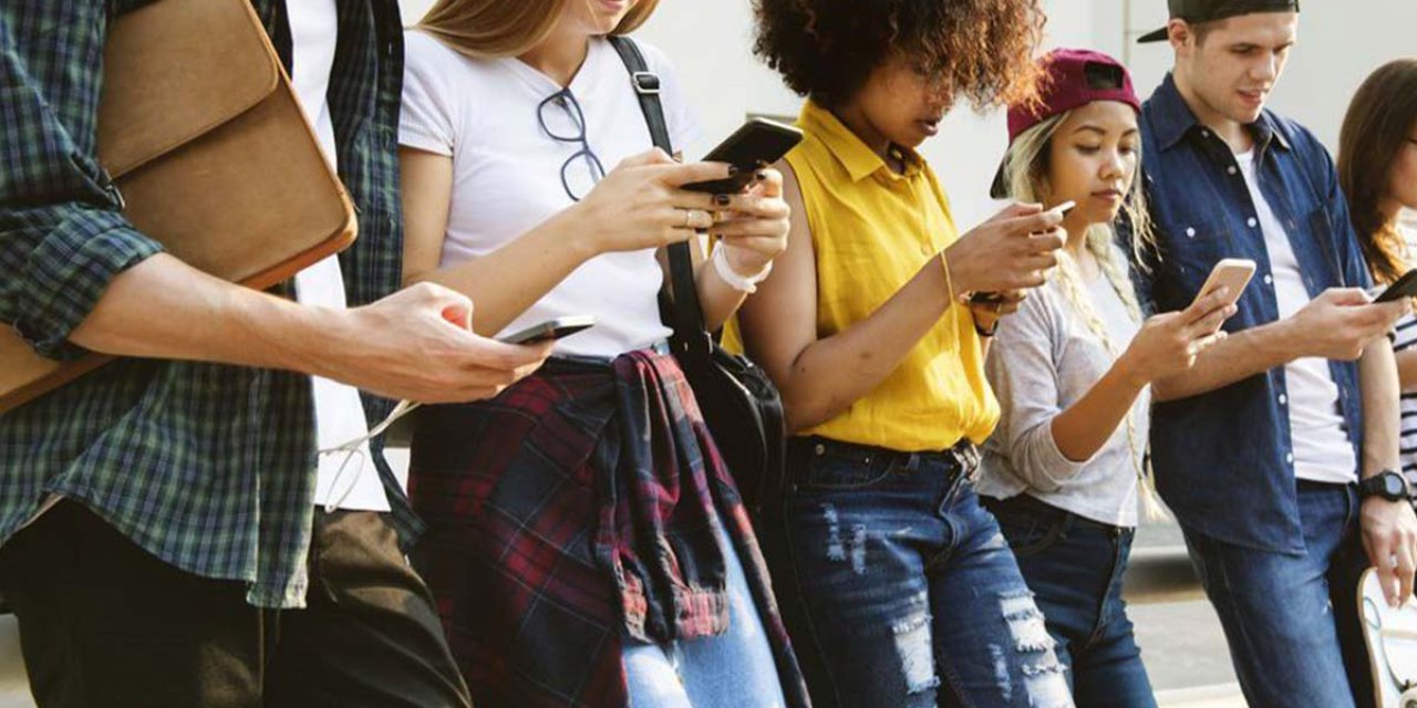 Araştırma ortaya koydu: Z kuşağı dünyayı daha güvensiz ve tehditkar algılıyor