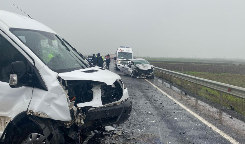 Diyarbakır'da kafa kafaya feci kaza: 3 kişi ölü, 5 yaralı