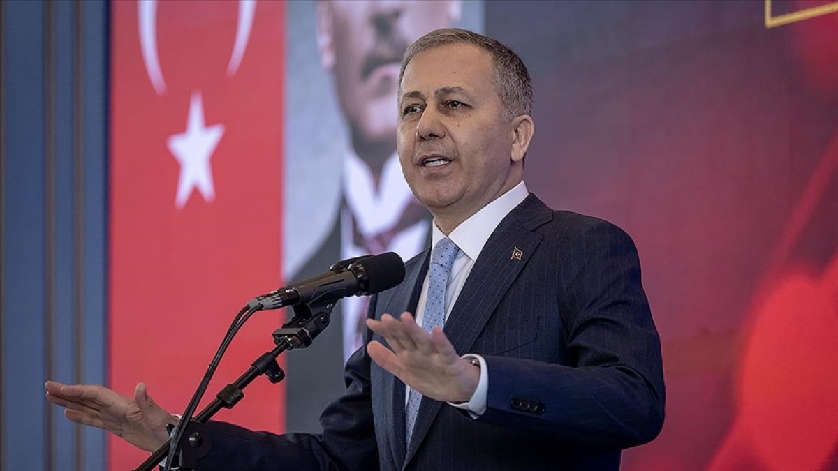 Polislerin çalışma saatlerinde değişiklik: Bakan Yerlikaya açıkladı