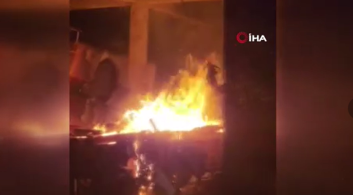 Edirne'de yangın: 3 ev kullanılamaz hale geldi