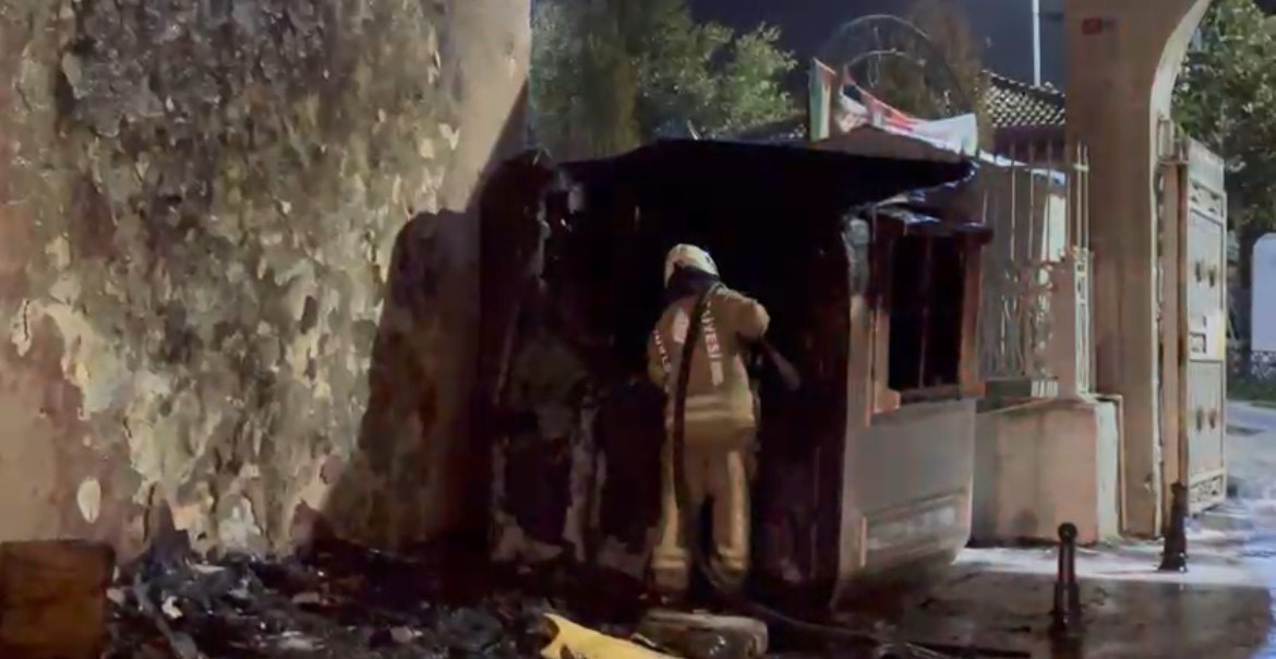 Fatih'te güvenlik kulübesinde yangın