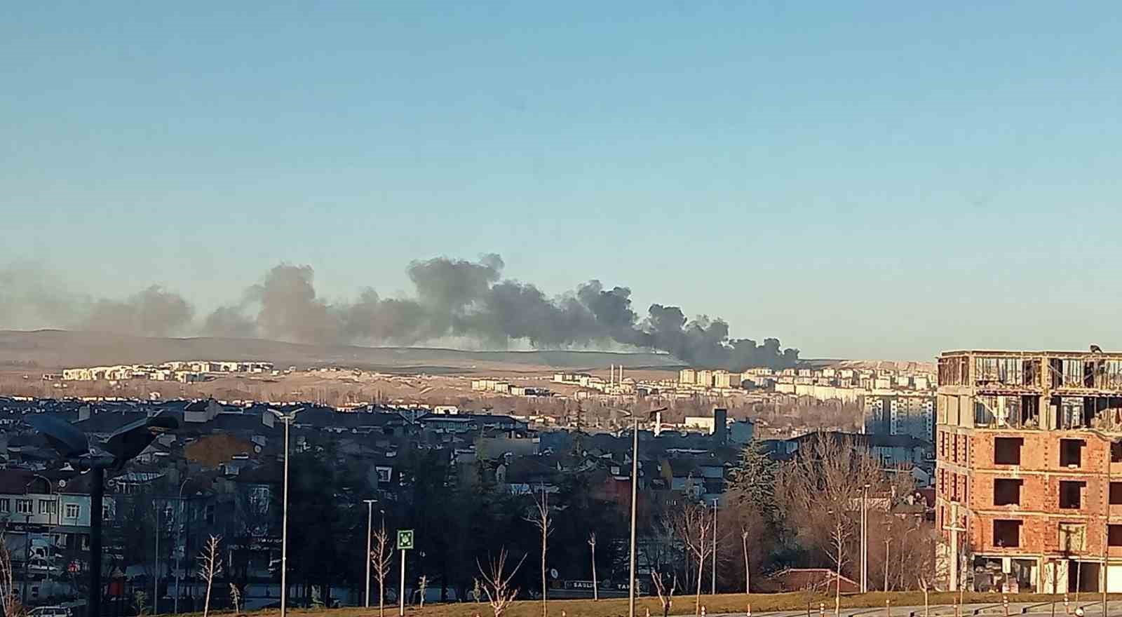 Şantiyede yangın: Kullanılmaz hale geldi
