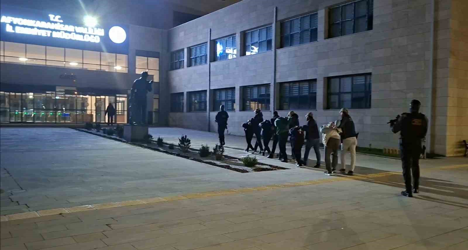 Yılbaşını kana bulayacaklardı! Yakalandılar