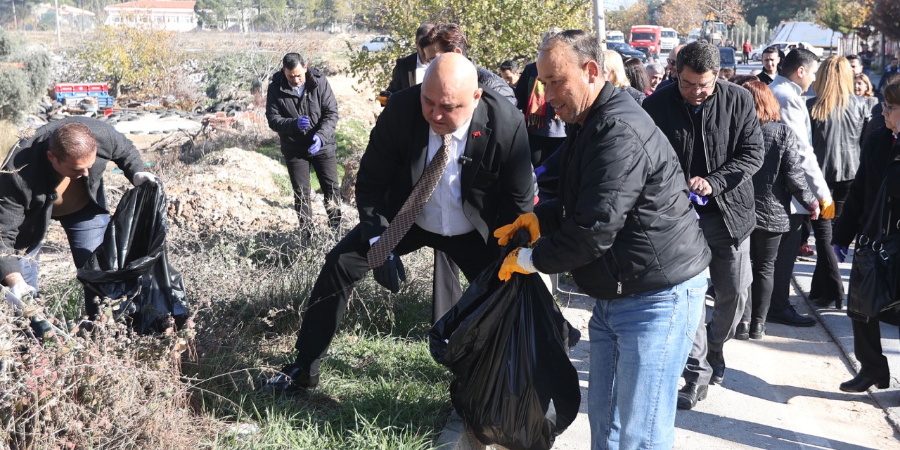 Muğla’da 13 ilçeyi kapsayan çevre temizliği seferberliği Yatağan’da devam ediyor