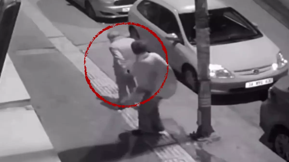 İstanbul'da dehşet: Genç kadın yaşlı adamı öldüresiye dövdü