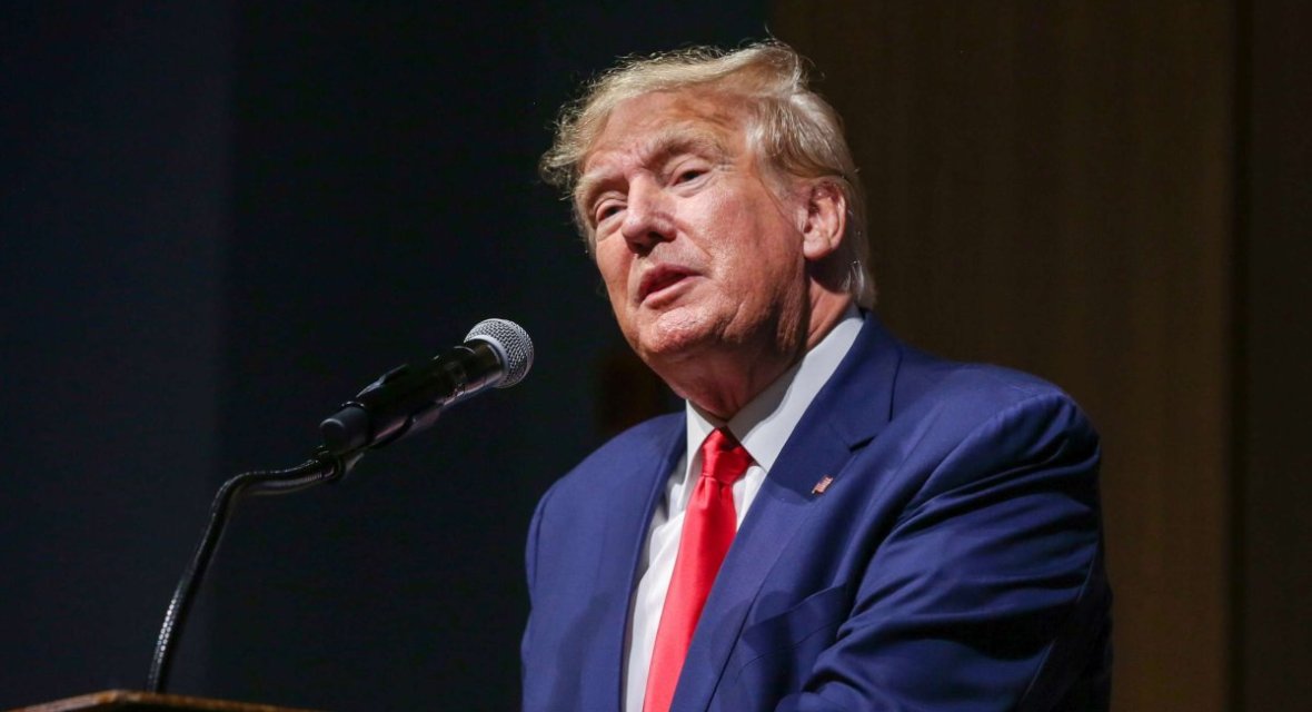 Epstein dosyasında sansür şüphesi: Trump’ın fotoğrafları yayından mı kaldırıldı?