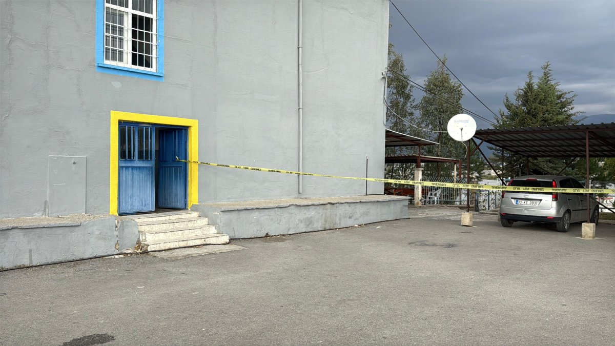 Mersin’de okul bahçesinde dehşet: 12 yaşındaki öğrenci müdürü tüfekle vurdu