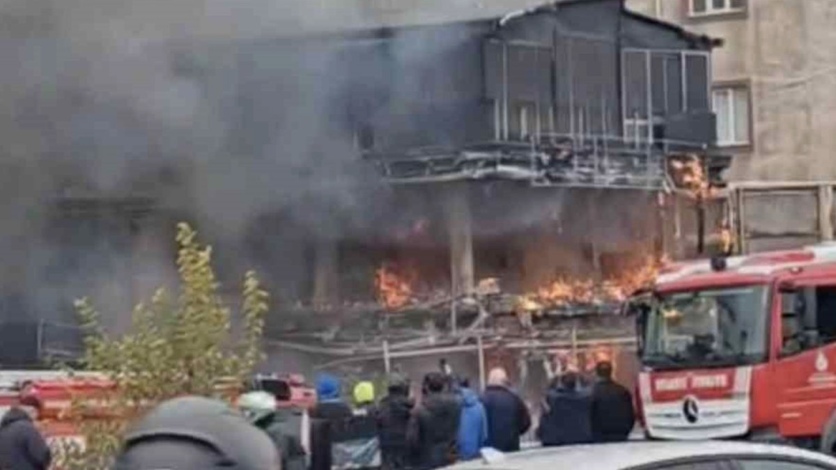 Pendik'te büyük yangın: Bina ve işlerin sıçradı