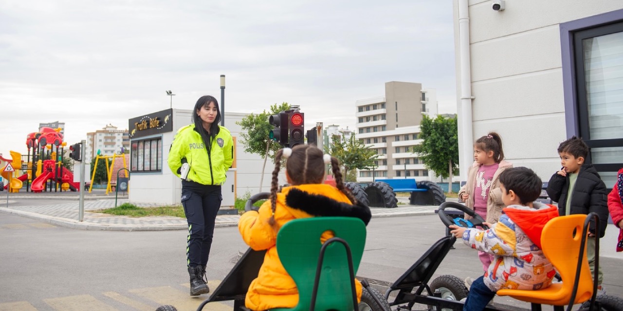 Seyhan Belediyesi Trafik Parkı’nda çocuklara uygulamalı trafik eğitimi