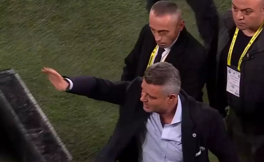 Fenerbahçe- Beşiktaş derbisinde Sadettin Saran hareketliliği