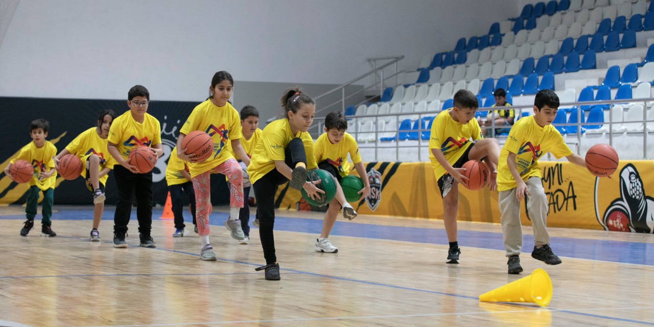 Mersin Büyükşehir'in ücretsiz basketbol kursları devam ediyor