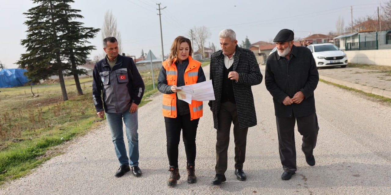 Eskişehir’de kent ve kırsal mahallelerde yol bakım ve onarım çalışmaları devam ediyor.