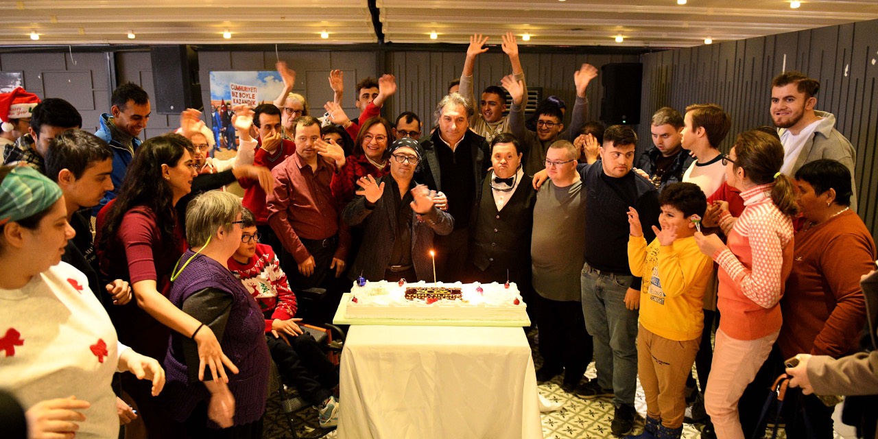 Antalya Muratpaşa’da Engelsiz Kafe’de yeni yıl etkinliği düzenlendi