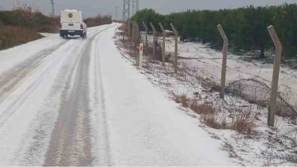 Türkiye'nin en sıcak kentlerinden biri 20 dakikada bembeyaz oldu