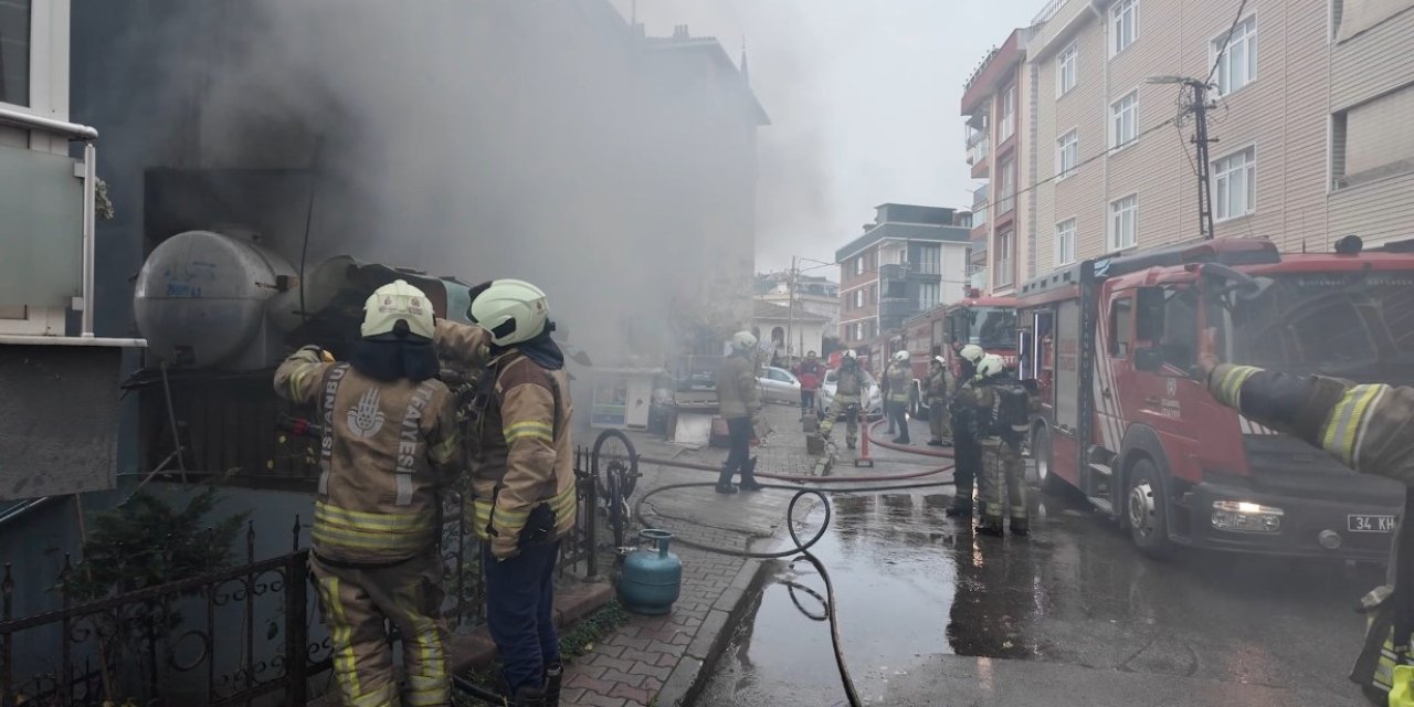 Çekmeköy mobilya fabrikasında yangın