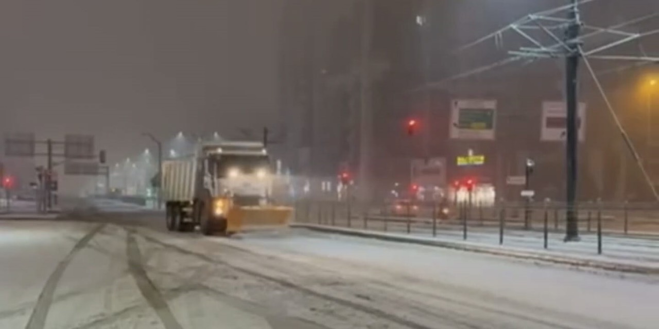 Gaziantep’te kar yağışına karşı belediye ekipleri sahada