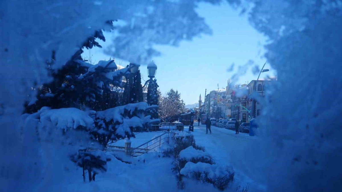 Erzurum buz kesti: - 30'u gördü