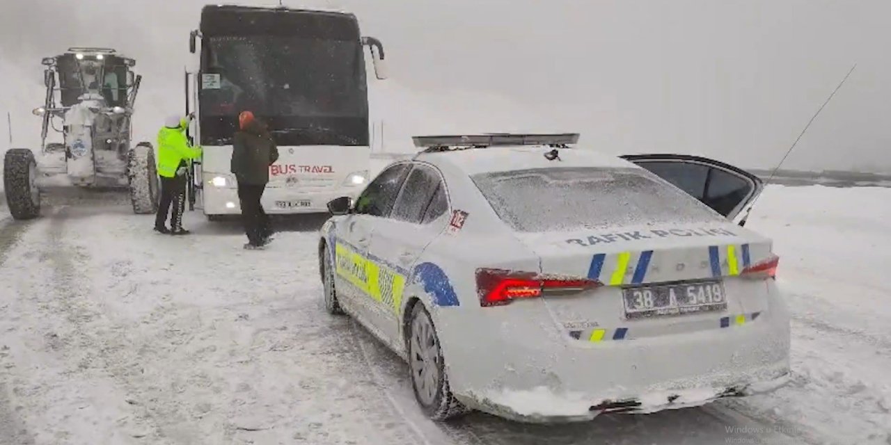 Donma tehlikesi geçiren 44 kişi kurtarıldı