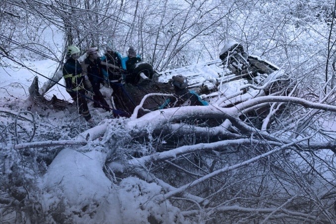 Giresun’da kar kazası! Otomobil fındık bahçesine uçtu: 6 yaralı