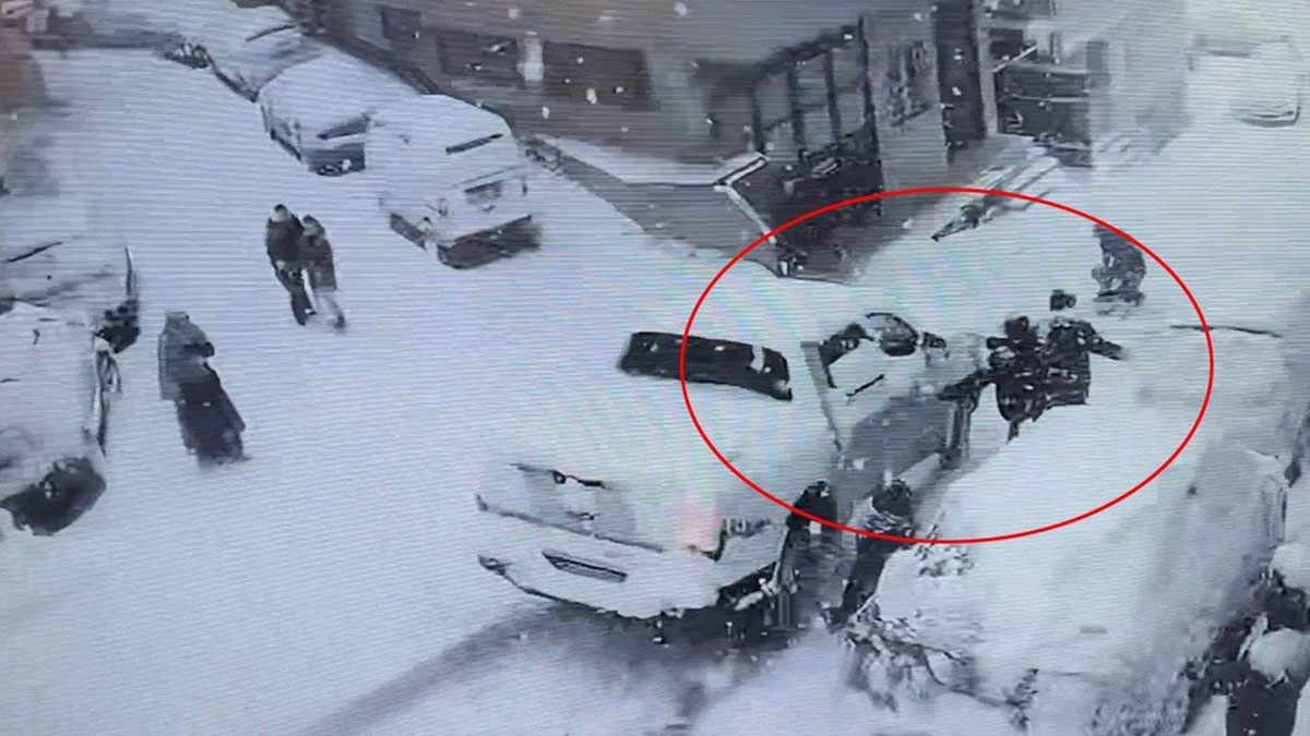 İstanbul'da kar faciası: Kayan kamyonet 2 kardeşi ezdi