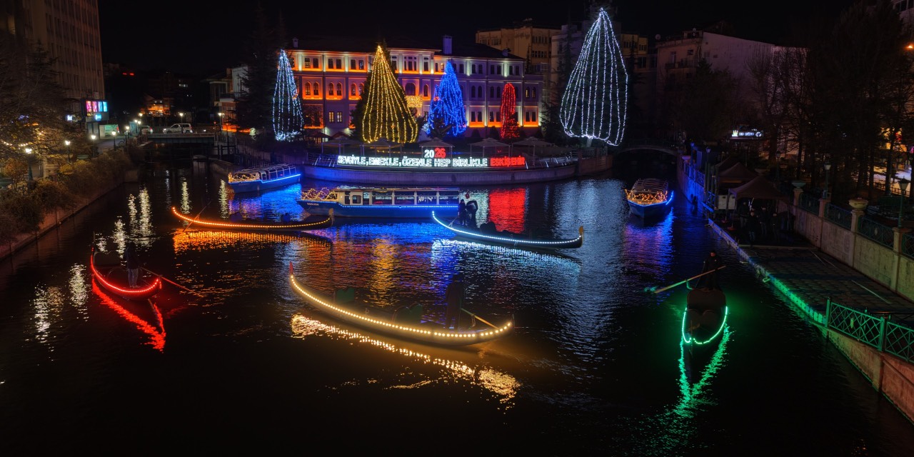 Eskişehir’de 2026 yılı ışıklandırma ve yeni yıl düzenlemeleriyle karşılandı