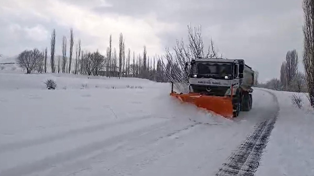 2 bin 851 yerleşim yeri ulaşıma kapandı: Doğu'da kar esareti