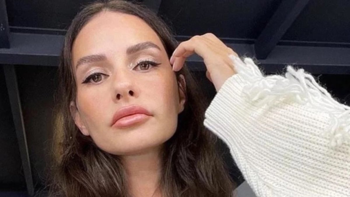 Yasemin Ergene buz tutan havuza girdi