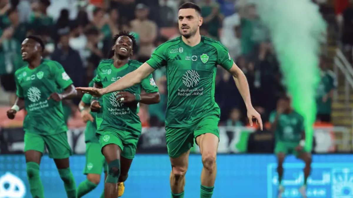 Ronaldo’ya Merih freni: Al Ahli, Al Nassr’ı 3-2 yendi