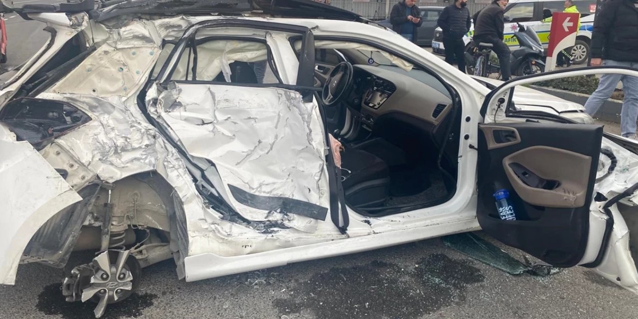 Yolcu otobüsü ile otomobil çarpıştı: Faciadan dönüldü